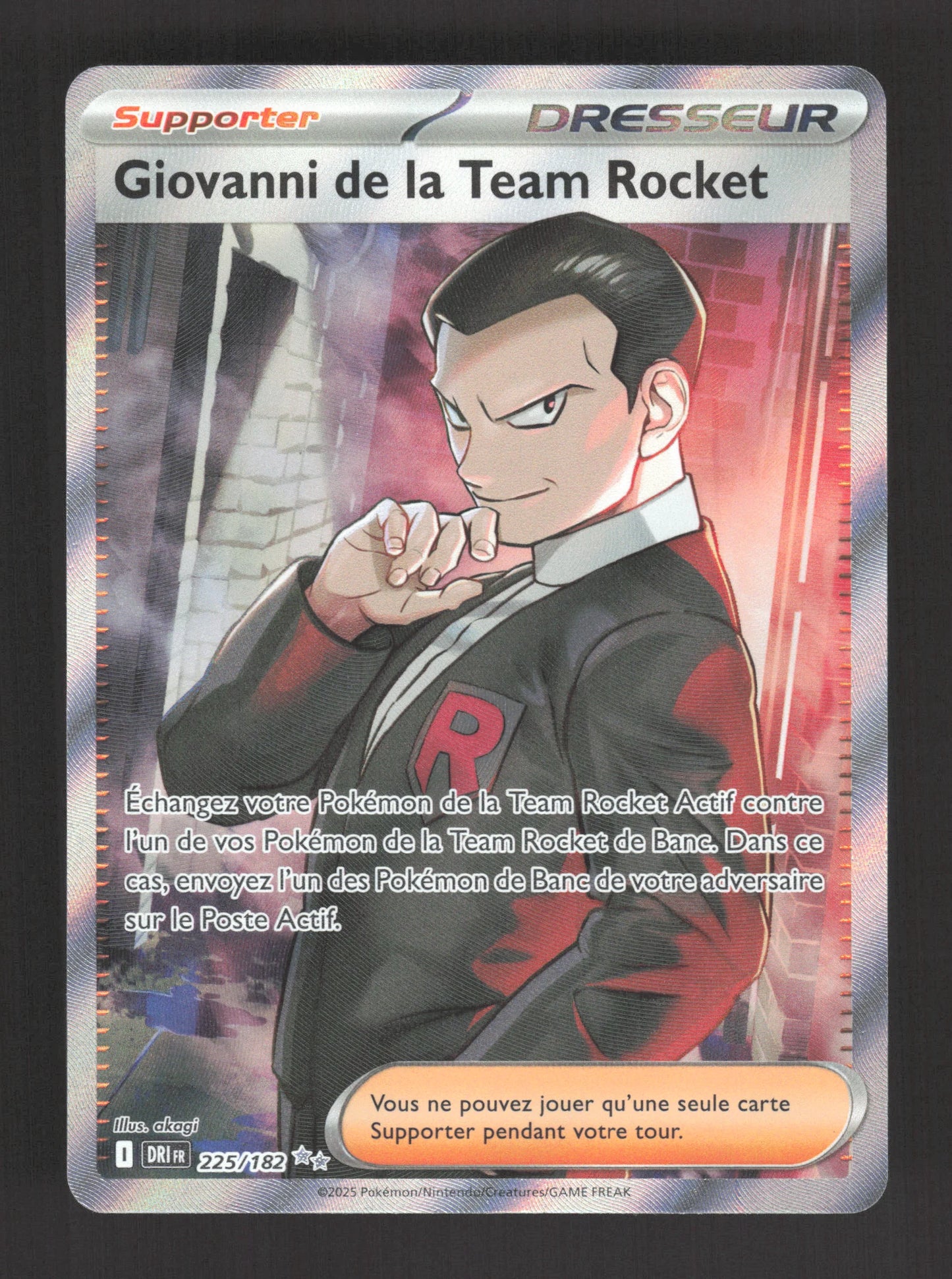 225/182 Giovanni de la Team Rocket DRESSEUR - Rivalités Destinées